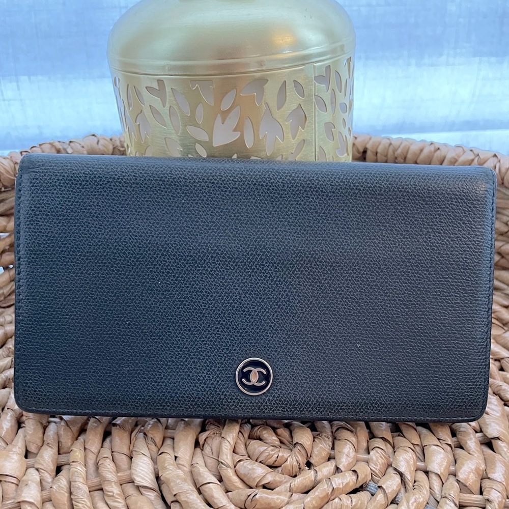 🖤 Chanel Black Bifold Wallet
